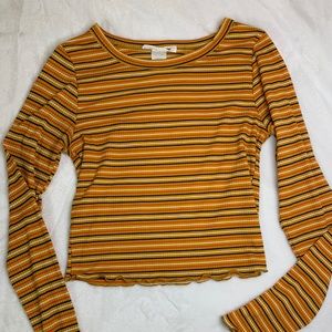 Long sleeved stripped cropped tee
